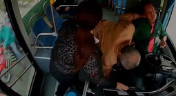 Một tài xế xe buýt ở TPHCM đột quỵ khi đang lái xe