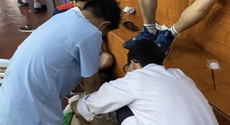 Một huấn luyện viên đột tử trên sân cầu lông