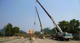 Tháo dỡ trạm thu phí BOT bỏ hoang 9 năm trên quốc lộ