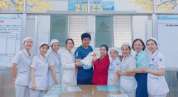 Cứu sống thai nhi khi song thai biến chứng hy hữu