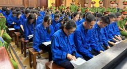 Hình ảnh 100 bị cáo hầu tòa tại TPHCM trong vụ "bão" phiếu thử nghiệm giả