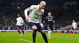 Tottenham “toang” hàng công trước derby Bắc London