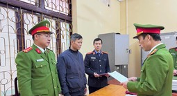 Một cựu chủ tịch xã bị khởi tố