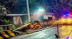 Nguyên nhân vụ xe khách lao xuống cống, 4 người tử vong