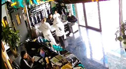 Mua bán, ép 2 thiếu nữ làm nhân viên quán karaoke