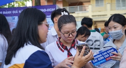 Các trường CĐ thu hút đông học sinh tại ngày hội hướng nghiệp