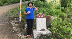 Cụ bà 79 tuổi đi bộ hơn 300 km để đóng góp học bổng cho học sinh, sinh viên