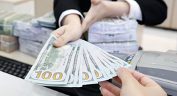 Người dân lưu ý đổi USD đúng chỗ để tránh bị phạt nặng theo quy định mới