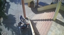 CLIP: Người phụ nữ báo công an bị trộm 800 tờ vé số và thẻ cào trúng thưởng