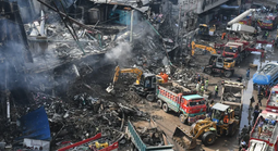 Trung tâm thương mại cháy ròng rã 1 ngày ở Pakistan, số người chết tăng cao