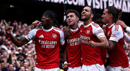 Arsenal hướng đến ngôi đầu Champions League