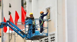 Gấp rút "thay áo" chợ Bến Thành trước thềm Tết Bính Ngọ