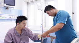 Nam nhân viên văn phòng ngừng tim khi đang chơi cầu lông