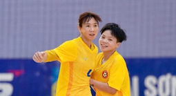 Thùy Trang đá phạt thành bàn, Tuyết Dung khiến nữ TP HCM chia điểm