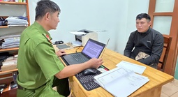 Công an làm việc với "Tý hai lầu" trong vụ dùng đũa đâm tài xế taxi khi đang lái xe