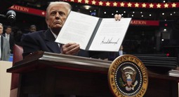 Nhìn lại một năm ông Donald Trump trở lại Nhà Trắng