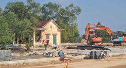 Chạy nước rút trên công trường tái định cư