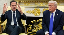 Ông Donald Trump công bố tin nhắn của tổng thống Pháp, tổng thư ký NATO lên mạng