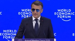 Tổng thống Pháp đeo kính mát, đáp trả Mỹ tại Davos