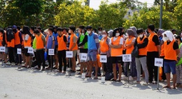 Cửa khẩu ở Đồng Tháp tiếp nhận nhiều “shipper” trở về từ Campuchia