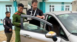 Gặp nạn trên đường đèo, du khách Đức xúc động cảm ơn Công an Đà Nẵng