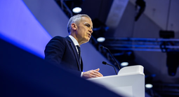 Thủ tướng Canada: "Nếu bạn không ngồi ở bàn tiệc, bạn sẽ có tên trong thực đơn"