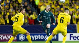 Man City thua thảm “đội bóng nhỏ”, Haaland không dám “ngước mặt nhìn thẳng”