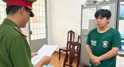 Bắt tạm giam một shipper hiếp dâm bé gái 12 tuổi