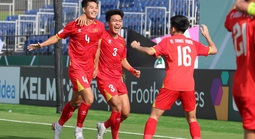 Trung vệ "thép" Nguyễn Hiểu Minh sẽ phẫu thuật tại Hà Nội