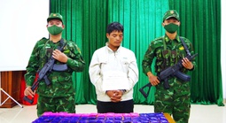 Thanh niên mang quốc tịch Lào vận chuyển hơn 12.000 viên ma túy tổng hợp