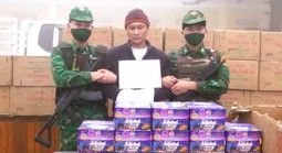 Bắt người nước ngoài vận chuyển hơn 1 tấn pháo hoa