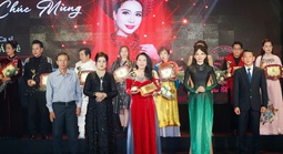 Ca sĩ Ái Lê nhận giải thưởng "Nghệ sĩ có trái tim nhân ái vì cộng đồng" năm 2025