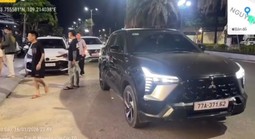 Từ phản ánh của người dân, CSGT Gia Lai xử phạt tài xế dừng ô tô giữa đường