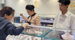 Giá vàng hôm nay 23-1: Tăng lên đỉnh cao mới