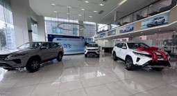 Cuối năm, nhiều hãng ô tô rơi vào cảnh không có xe để bán