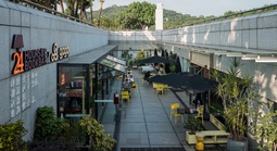 Thành phố của những tiệm sách không ngủ