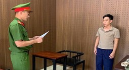 Bắt tạm giam đối tượng chiếm đoạt 2,8 tỉ đồng