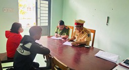 Bốc đầu xe máy để đăng Facebook, nam sinh bị tịch thu xe, phụ huynh bị phạt 9 triệu đồng