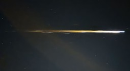 Vật thể "rơi tự do" từ vũ trụ gây tiếng nổ siêu thanh