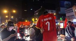 Hình ảnh xuyên đêm ăn mừng U23 Việt Nam kiên cường hạ Hàn Quốc trong thế 10 người
