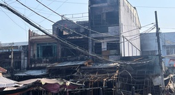 TPHCM: 84 cảnh sát tham gia chữa cháy vụ cháy 4 căn nhà ở phường Bình Đông