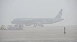 Nội Bài "tê liệt" tạm thời vì sương mù, nhiều chuyến bay phải bay vòng, hoãn cất cánh, chuyển hướng