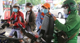 Giá xăng dầu đồng loạt tăng, có mặt hàng tăng gần 800 đồng