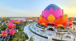 Một doanh nghiệp bánh pía xây liên hoa bảo tháp 3 tầng ở Cần Thơ