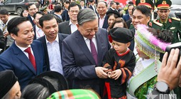Tổng Bí thư Tô Lâm gặp mặt, nói chuyện với nhân dân các dân tộc tỉnh Cao Bằng