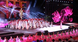 Cầu truyền hình "Hai tay xây dựng một sơn hà" đong đầy cảm xúc