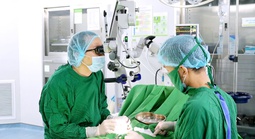 Chạy đua với "giờ vàng" cứu người: Nhập viện muộn, lỡ cơ hội làm cha