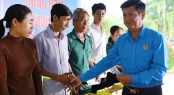 Hàng ngàn công nhân ở Tây ninh xúc động khi nhận quà và vé xe về quê đón Tết