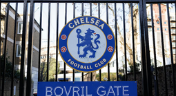 Cổ động viên Chelsea tổ chức biểu tình phản đối giới chủ đội bóng