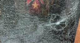 Tàu SE5 bị 2 thiếu niên ném vỡ kính khi vào TPHCM